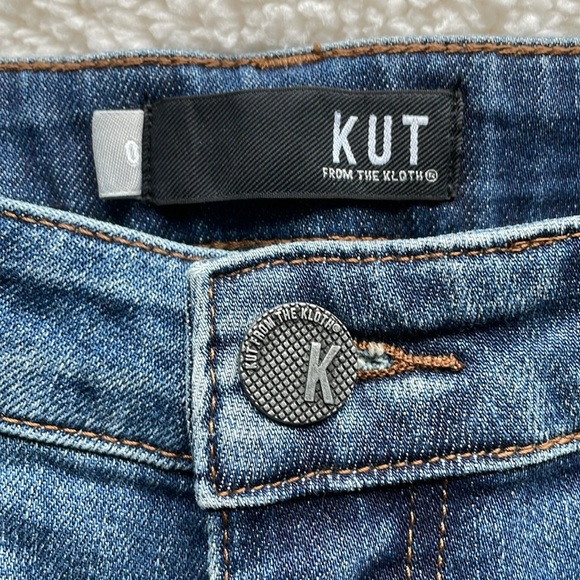 Kut from the Kloth Gidget Frey Shorts Medium Wash Distressed Size 0 (fit like 4) - Picture 2 of 7